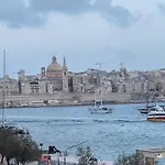 A&r 3 Bedrooms Seafront With Valletta&harbour View - Ferry