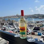 A&r 3 Bedrooms Seafront With Valletta&harbour View - Ferry Apartamento *