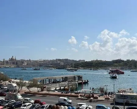 A&r 3 Bedrooms Seafront With Valletta&harbour View - Ferry *